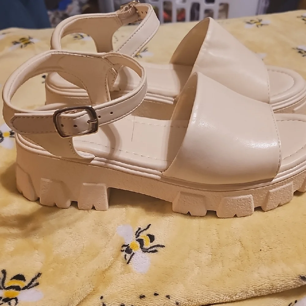Women's Cream Platform Sandals Comfortable And Light Weight
